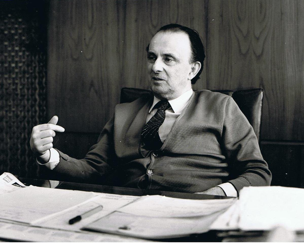 Edmund Pech in seinem Buero Edmund Pech in seinem Buero
